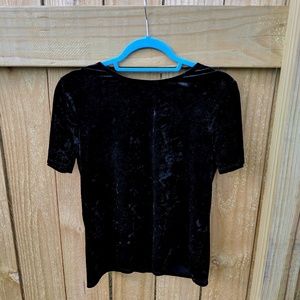 BLACK VELVET LOOSE-FITTING TEE WITH A BOW